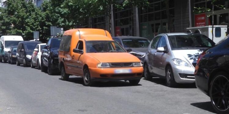 Bllokuan qarkullimin me parkime dyshe, në 6 muaj u referuan në prokurori 268 shoferë! Shumica në Tiranë