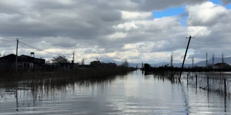 Përmbytjet nga moti i keq në vend, reagon Ministria e Mbrojtjes: Ja cilat janë qarqet që rrezikojnë më shumë