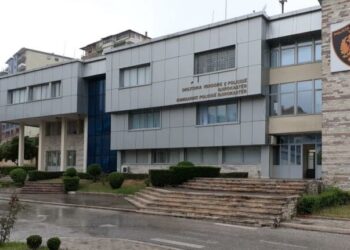Gjirokastër, sherr mes të rinjve/ Goditet me thikë një 24 vjeçar, arrestohet autori