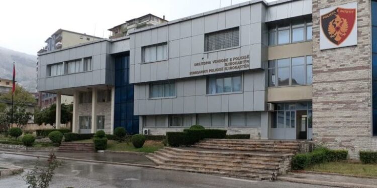 Gjirokastër, sherr mes të rinjve/ Goditet me thikë një 24 vjeçar, arrestohet autori