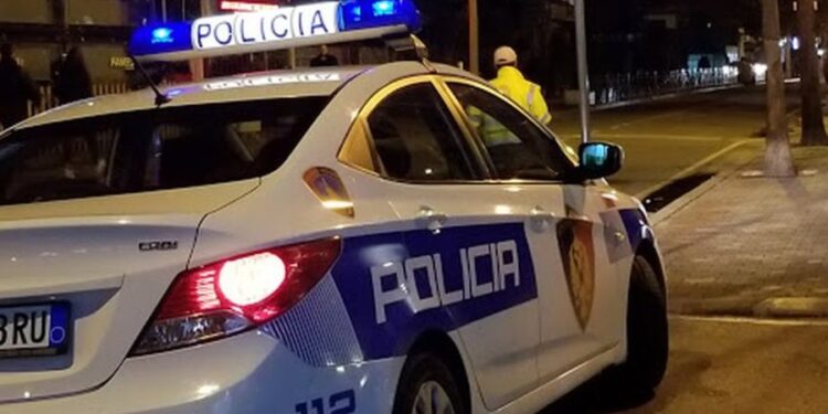 Aksident i rëndë në Fier, makina përplas këmbësorët, plagosen dy persona