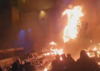 “Vdekje diktatorit! Kjo është beteja e fundit!” Përhapen protestat në Iran, autoritetet ndërpresin internetin