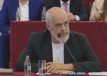 “Zhvisheni administratën nga familja!”/ Nëse vetëdeklarimi në parti nuk funksionon, Rama aktivizon…