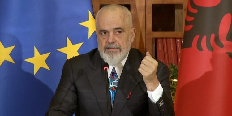 Rama jep lajmin: Lura magjike do mund të vizitohet me rrugën e re turistike