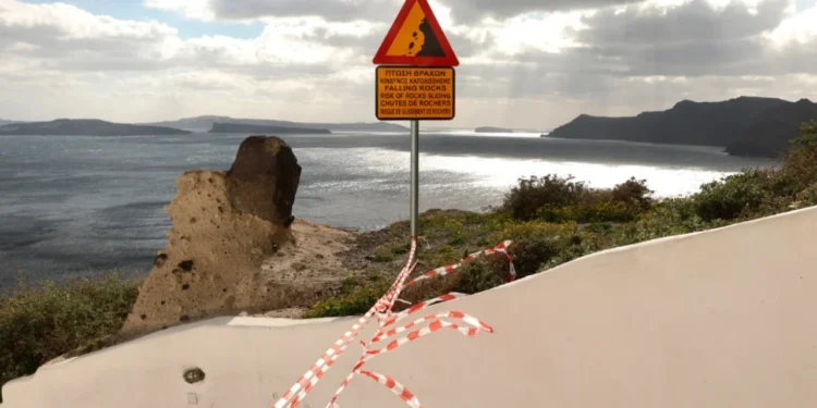 Zbuloni çfarë thotë studimi: “Rrezik për cunami në Santorini”/ Çfarë do të ndodhë nëse aktivizohet vullkani Kolumbo në Greqi