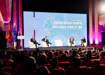 Ambasadorja franceze: Shqipëria e shtrin hapin drej BE-së! Schieder: 2029-a, vit kyç për anëtarësimin