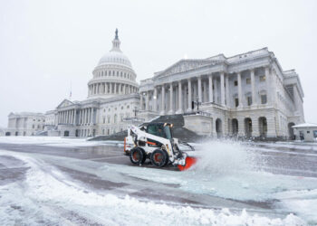 Moti i keq me temperatura të acarta përfshin SHBA-në, Shtëpia e Bardhë mbulohet nga dëbora