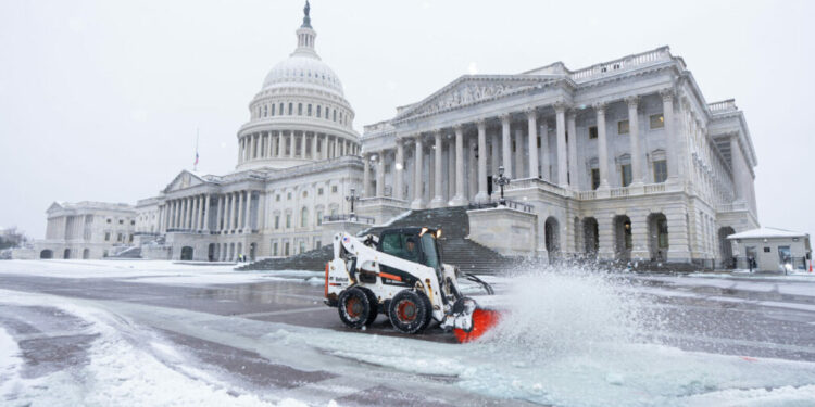 Moti i keq me temperatura të acarta përfshin SHBA-në, Shtëpia e Bardhë mbulohet nga dëbora