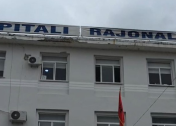 Festimet në Fier / Në spital paraqiten 25 të rinj të dehur, 3 persona të lënduar nga fishekzjarrët