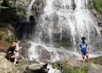 Futbollisti francez rrëzohet nga ujëvara dhe humb jetën teksa po bënte ‘selfie’ me të dashurën