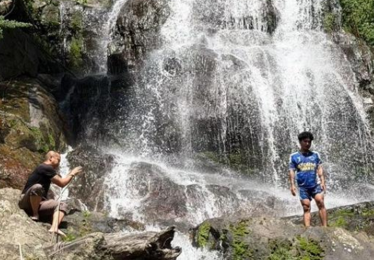 Futbollisti francez rrëzohet nga ujëvara dhe humb jetën teksa po bënte ‘selfie’ me të dashurën