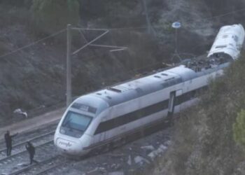 Tragjedia hekurudhore në Spanjë, rëndohet bilanci i viktimave, 39 persona kanë humbur jetën