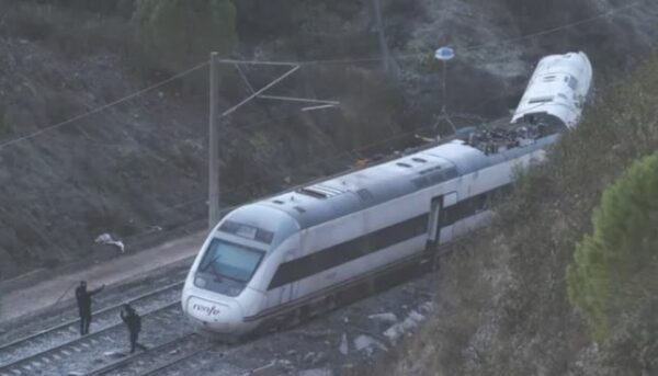 Tragjedia hekurudhore në Spanjë, rëndohet bilanci i viktimave, 39 persona kanë humbur jetën