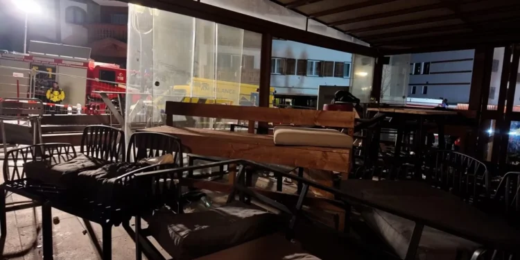 Zvicër, tragjedia në resortin e skive/ Dëshmitarët: Zjarri nisi nga fishekzjarret e vendosura te shampanja, kamarieret…