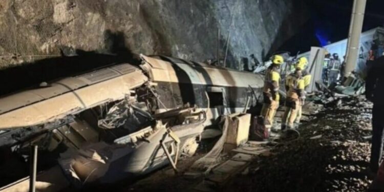Tragjedi në Spanjë: 24 të vdekur dhe 75 të plagosur nga përplasja e trenave