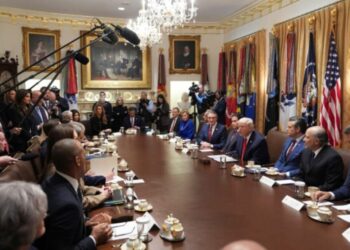 Trump mbledh kabinetin pas debateve mes demokratëve dhe republikanëve: Po punojmë të mos kemi mbyllje të dytë të qeverisë