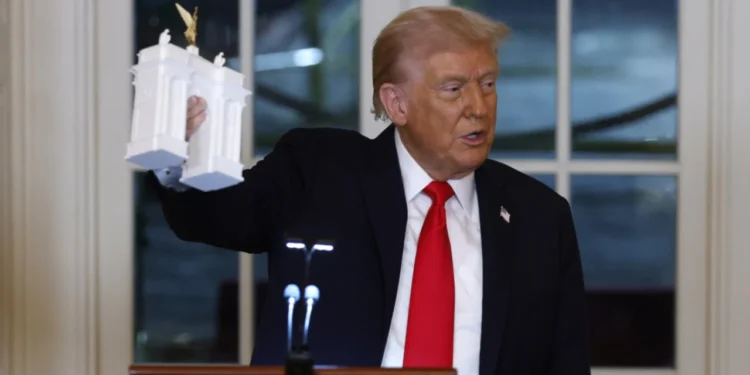 75 metra i lartë/ Trump paralajmëron ndërtimin e ‘Harkut të Pavarësisë’ në Washington. Reagojnë ekspertët