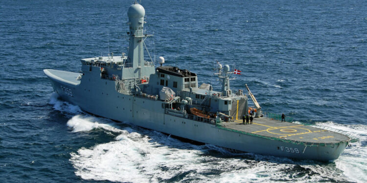 Danezët dërgojnë një anije lufte në Groenlandë dhe mbajnë tensionin të lartë