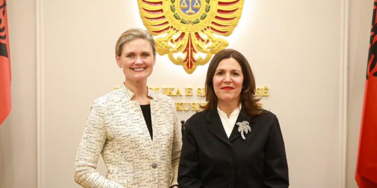 Van Horn takon kryetaren e Gjykatës Kushtetuese: Fokusi në sundimin e ligjit dhe në luftën kundër narkotrafikut