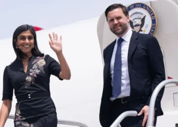 Pas thashethemeve për ndarje, JD Vance dhe bashkëshortja e tij ndajnë lajmin: Presim fëmijën tonë të katërt!