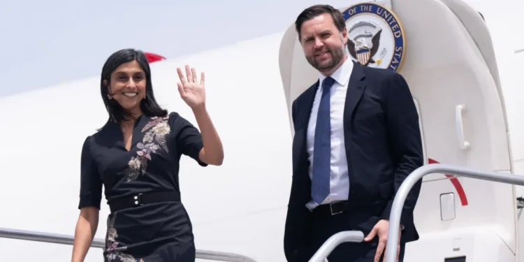 Pas thashethemeve për ndarje, JD Vance dhe bashkëshortja e tij ndajnë lajmin: Presim fëmijën tonë të katërt!