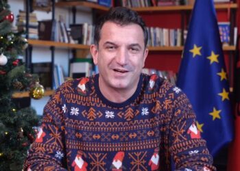 Veliaj urim për Vitin e Ri: Jetoni me zemër të madhe, punoni me pasion dhe mbajini ëndrrat tuaja gjallë