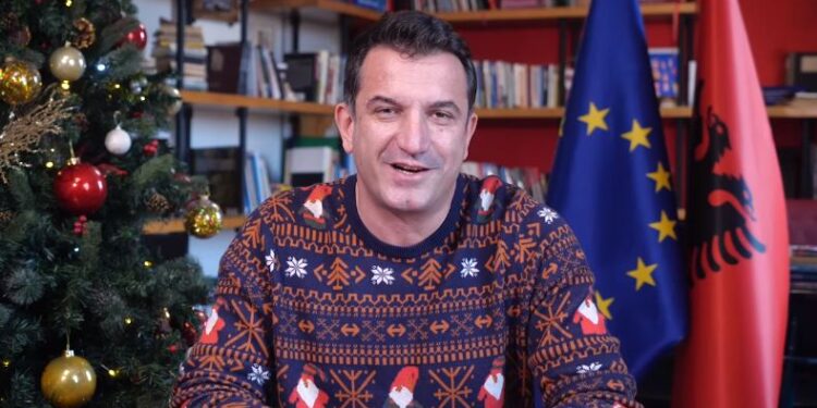 Veliaj urim për Vitin e Ri: Jetoni me zemër të madhe, punoni me pasion dhe mbajini ëndrrat tuaja gjallë