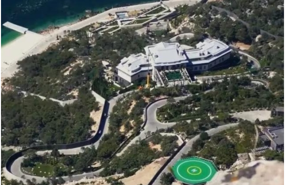 Banjo prej ari dhe spital privat, zbulohet vila luksoze 100 milionë euro e Vladimir Putin në Krime