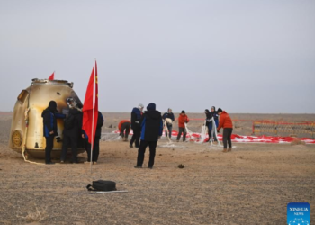 Kapsula e kthimit Shenzhou-20  zbret në Tokë