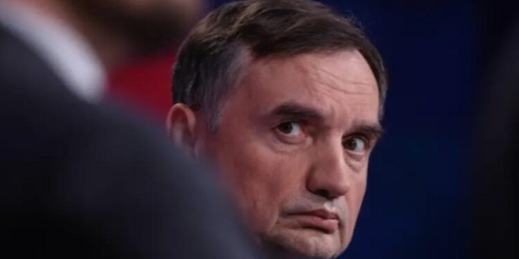 Hungaria i jep azil politik ish-ministrit polak të drejtësisë/ Akuzohet për shpërdorim detyre!