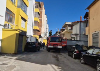 Ngjarje e rëndë në Korçë, e moshuara ndërron jetë nga asfiksia