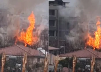 (VIDEO) Elbasan, banesa përfshihet nga flakët, raportohen dëme materiale..