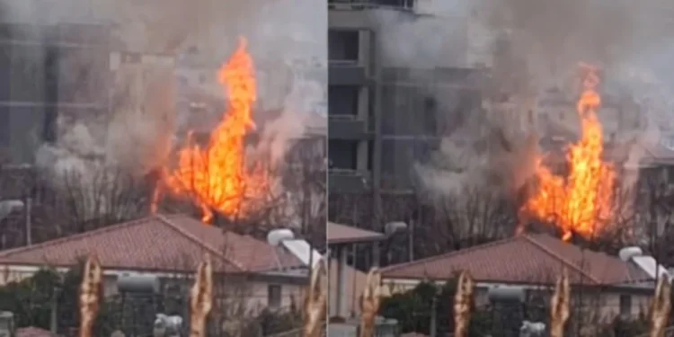 (VIDEO) Elbasan, banesa përfshihet nga flakët, raportohen dëme materiale..