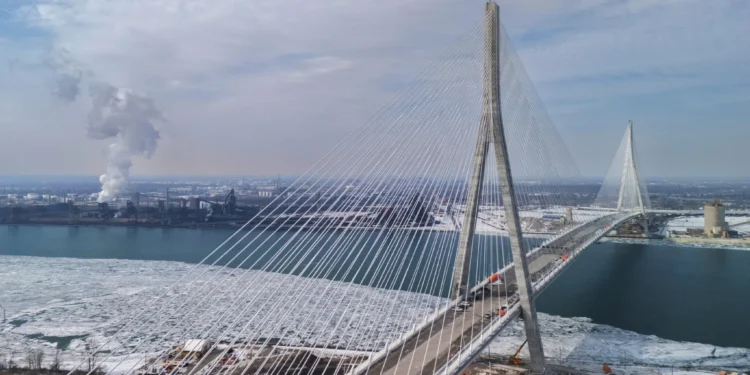 Pronari i urës loboi tek administrata përpara se Trump të sulmonte urën konkurruese drejt Kanadasë