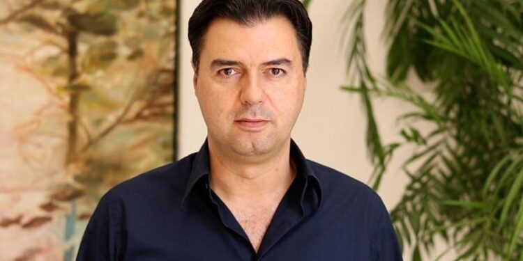 Ku ka “humbur” Lulzim Basha? Fotografia e ministrit rikthehen vëmendjen mbi ish-kreun e PD-së