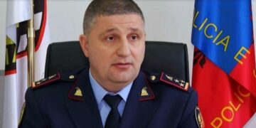 Morën lekë për të mos arrestuar gruan që shkaktoi aksident, SPAK kërkon 4 vite burg për ish-shefin e Rrugores, 12.5 vite për 4 të tjerët