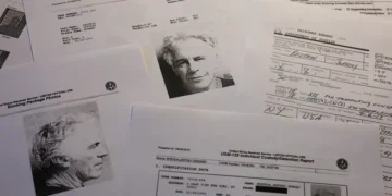 Dosjet Epstein “tronditin” botën, dorëheqje zinxhir, hetime dhe shkarkime nga Amerika në Evropë