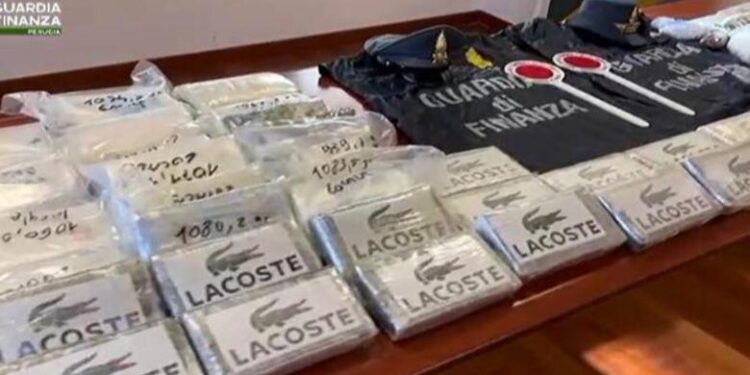 Çmontohet organizata shqiptare në Itali! Zbardhen detajet e kamuflimit të ‘mallit’ me paketim “Lacoste” dhe “Ferrari”