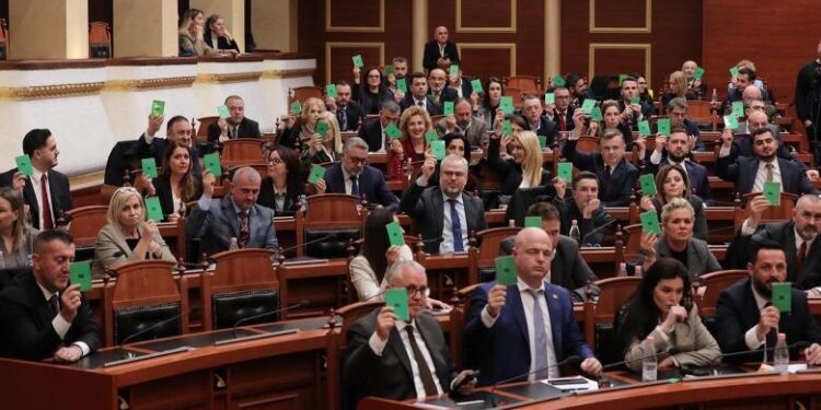 Çfarë pritet të ndodhë nesër në Kuvend? Zbardhen çështjet ‘kyçe’ që do të trajtohen në seancën plenare