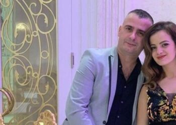 Zbardhen prapaskenat! Jo vetëm vëllai që u arrestua sot, por edhe bashkëshorti e babai i Elda Hotit me ‘rekorde’ kriminale