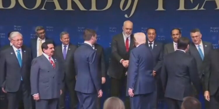 LIVE! Bordi i Paqes, Trump shtrëngon duart me Ramën, nis mbledhja e parë