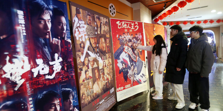 Kinë: Arkëtimet e kinemave tejkalojnë 8 miliardë juanë, të parat në nivel global