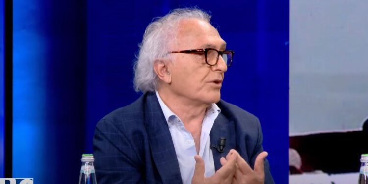 “21 janari, është themeli”, Frrok Çupi: PD dhe SPAK e kanë “pushtuar” vendin. Drejtësia të zbardhë vrasjet!