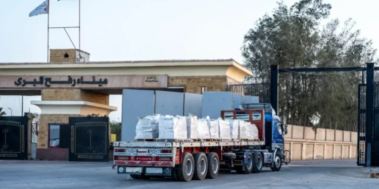 Pikëkalimi në Rafah rihapet në mënyrë të kufizuar pas dy vjetësh lufte