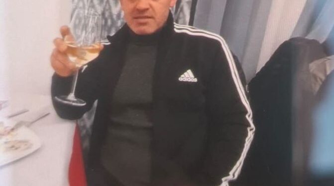 I parkoi makinën para banesës/ Zbardhet shkaku i vrasjes me thikë të 47-vjeçarit në Kavajë (Emri)