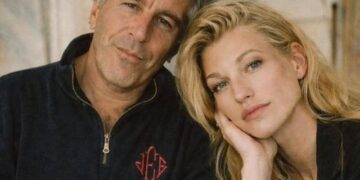 FOTO/ “A të kujtohet kur…”, zbulohet e dashura sekrete e Jeffrey Epstein!