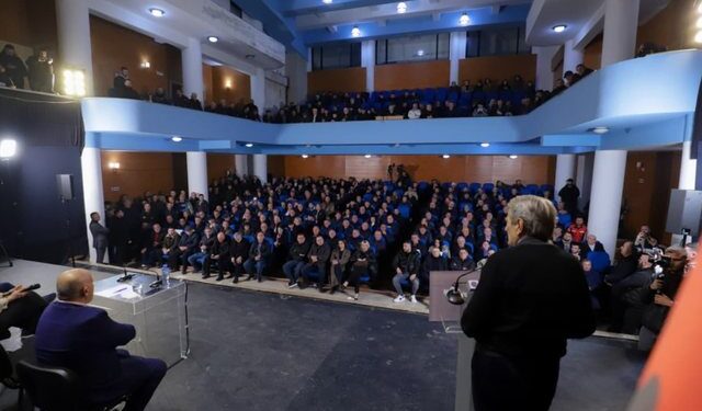 “Vota juaj u shndërrua në treg të zi, procesi zgjedhor është farsë!”, akuzat e Berishës nga foltorja në Kamzë