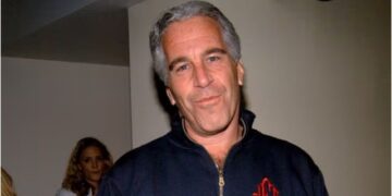 “Jeffrey Epstein u vra”/ Akuza e fortë e vëllait të tij: Po mbulohet krimi! Dosja e publikuar është një shpërqendrim