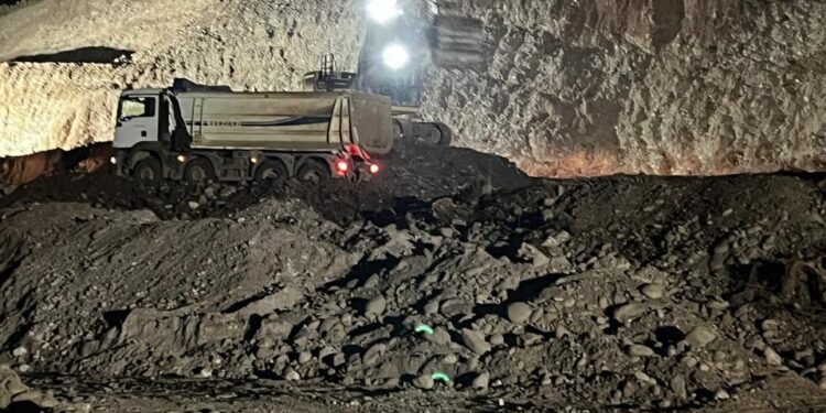 Punimet në aksin e bllokuar Librazhd-Prrenjas vazhdojnë edhe natën, ARRSH: Ja çfarë po ndodh me punimet