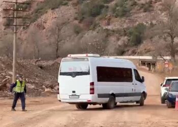 Shembja e aksit Librazhd-Pogradec/ Banorët e Dragostunjës kërkojnë të kalojnë, policia i kthen mbrapsht